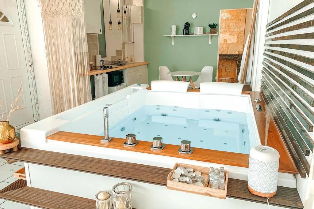 Ferienwohnung Nuit D'Exception - Loft Avec Jacuzzi Bordeaux Exterior foto